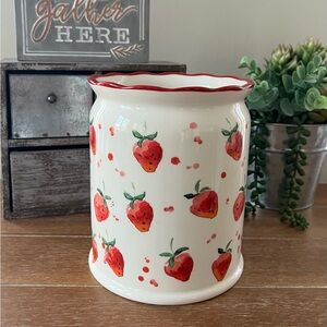 New Farmhouse Scattered Strawberries Ceramic Crock